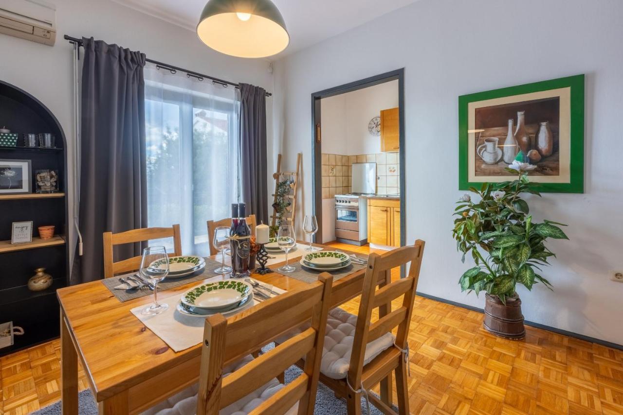 Apartment Suzy Драмал Екстериор снимка