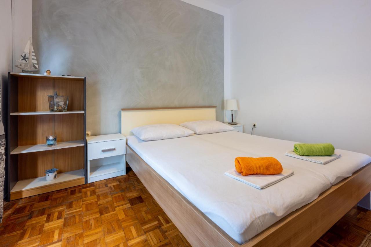 Apartment Suzy Драмал Екстериор снимка