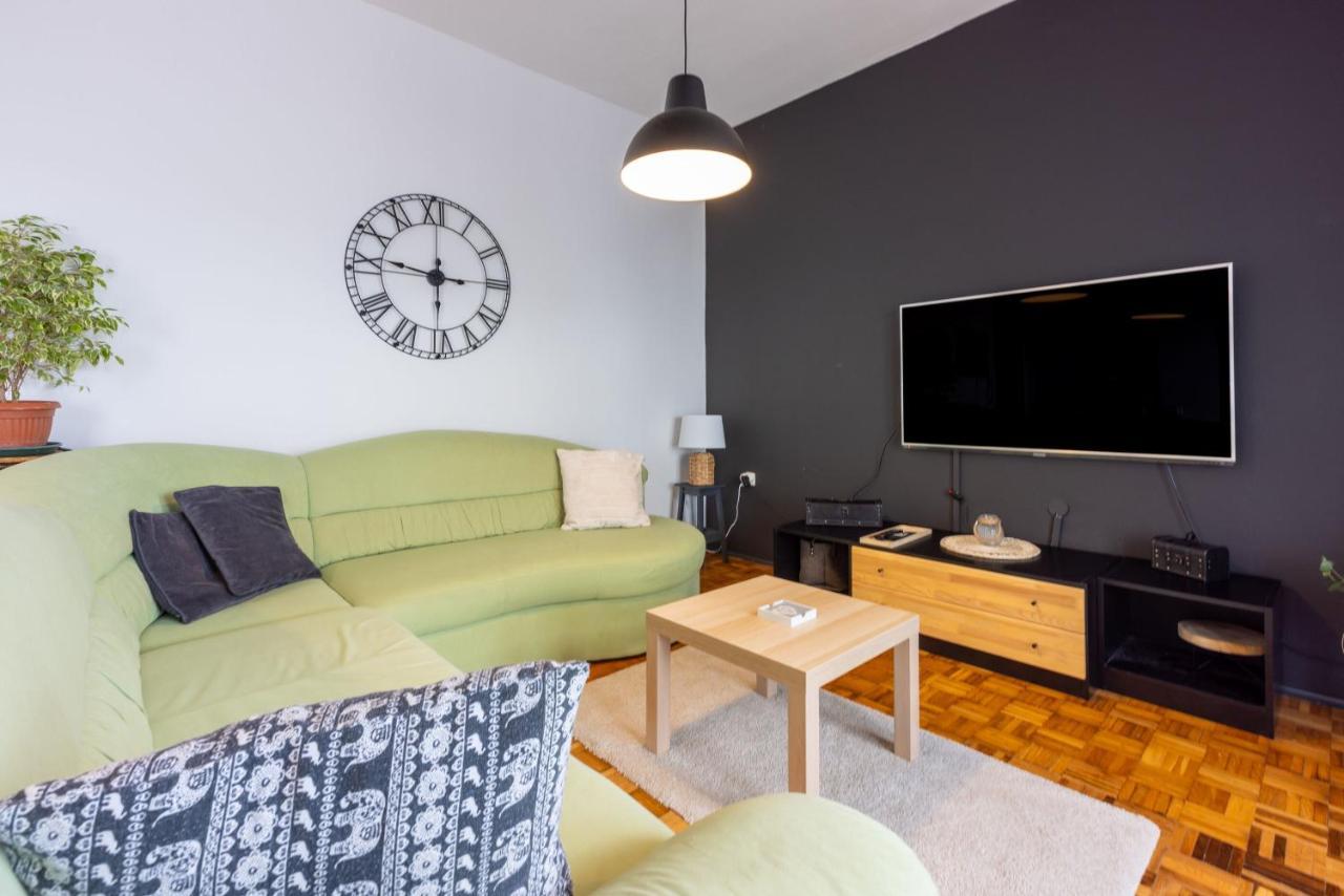 Apartment Suzy Драмал Екстериор снимка