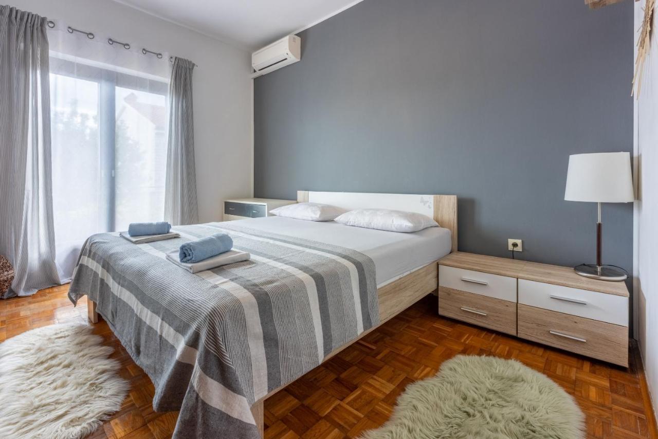 Apartment Suzy Драмал Екстериор снимка