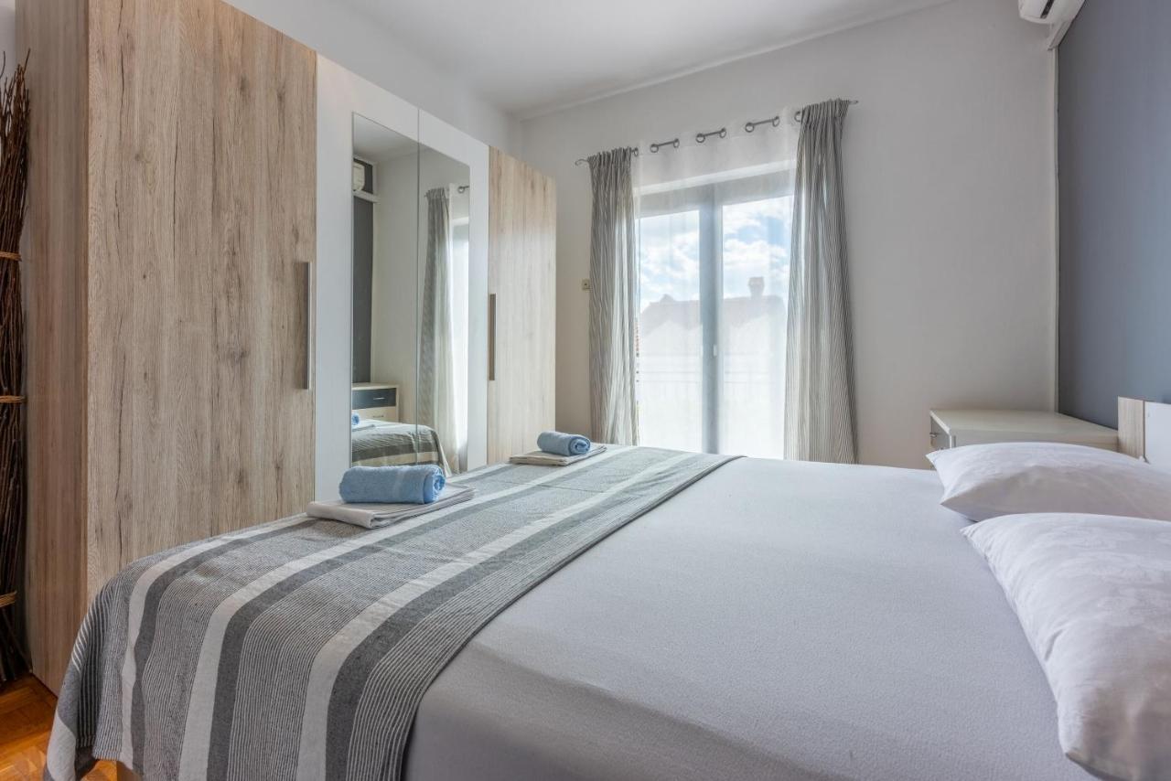 Apartment Suzy Драмал Екстериор снимка